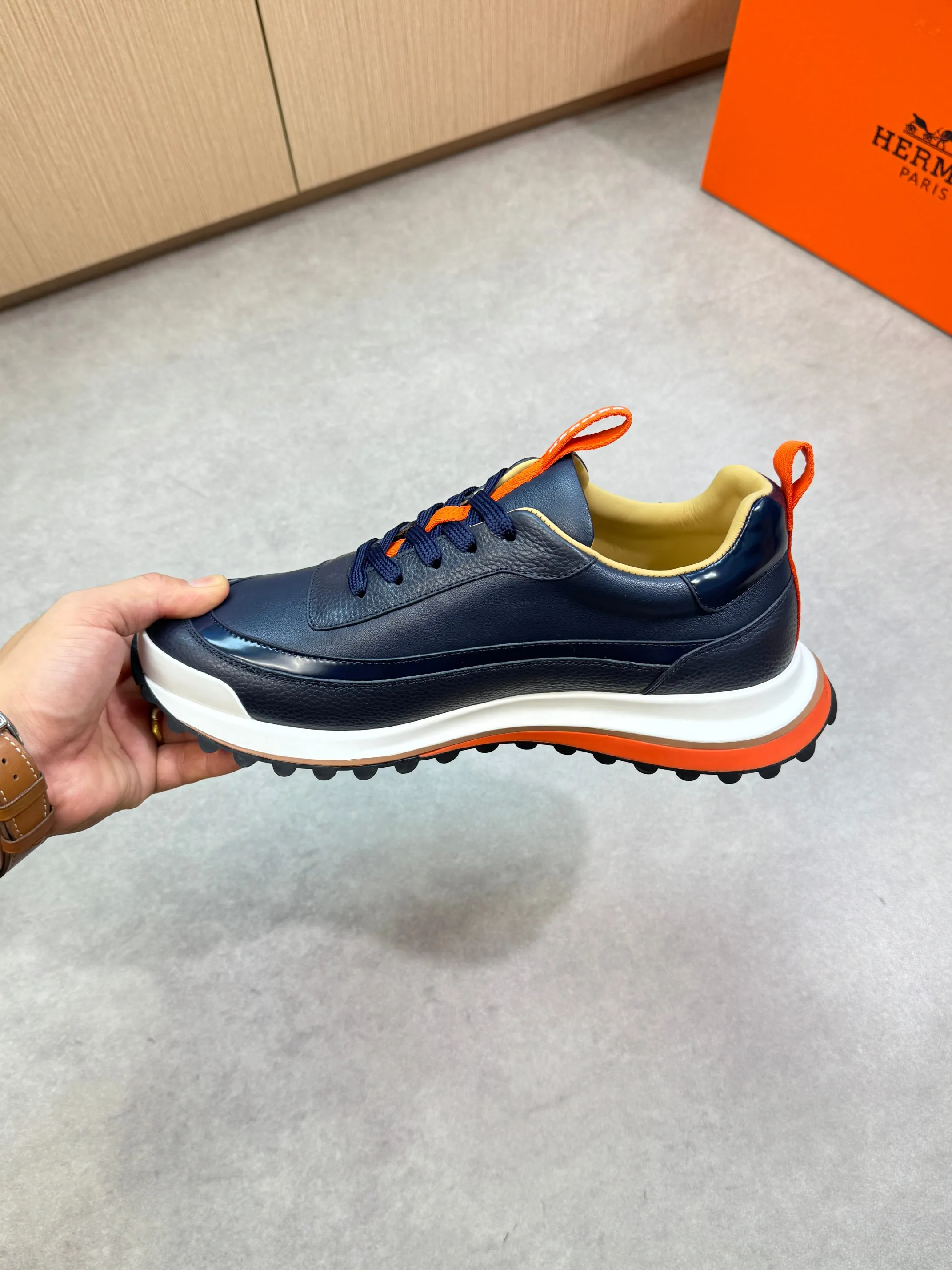 Men's shoes 💰800 [HERMES] Hermès - High-end quality original order·Casual sports shoes - Upper: 🔝 pebbled calfskin, Nappa calfskin, shoe body sewn with contrasting edge color, tongue, heel, brand logo webbing - Inner: water-dyed cowhide - Outsole: ultra-light T men's shoes 💰R·Rubber; two-color molded outsole -Ultra-high quality control·Fine workmanship: highlighted (high-end·nobility·grade) -Size: 39-44 (38, 45, can be customized)·H0118